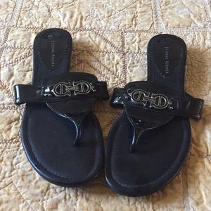 Black sandals with gem